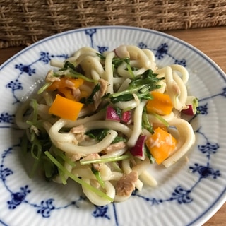 豆苗とパプリカのツナ焼うどん